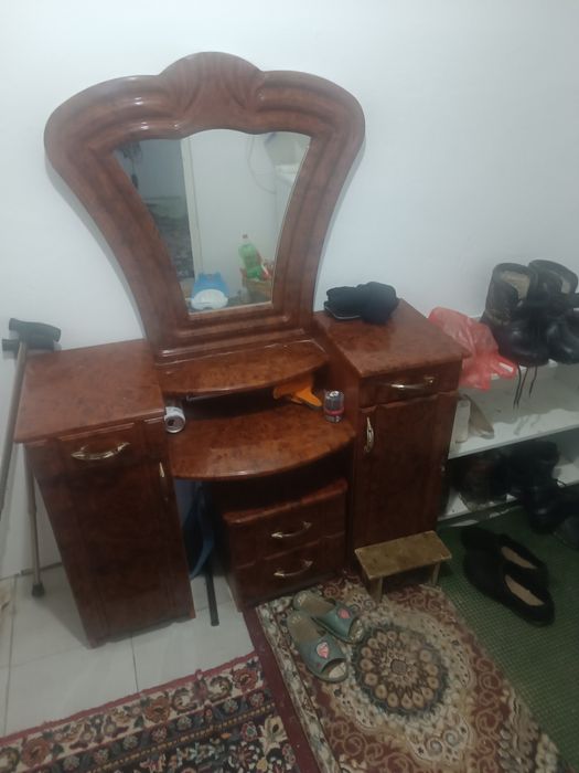 Прихожка сатылады  тартпалары бар