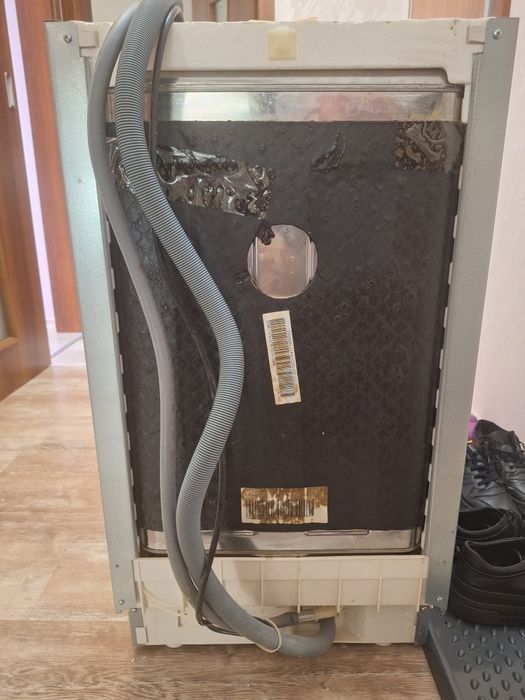 Съдомиялня Indesit за вграждане