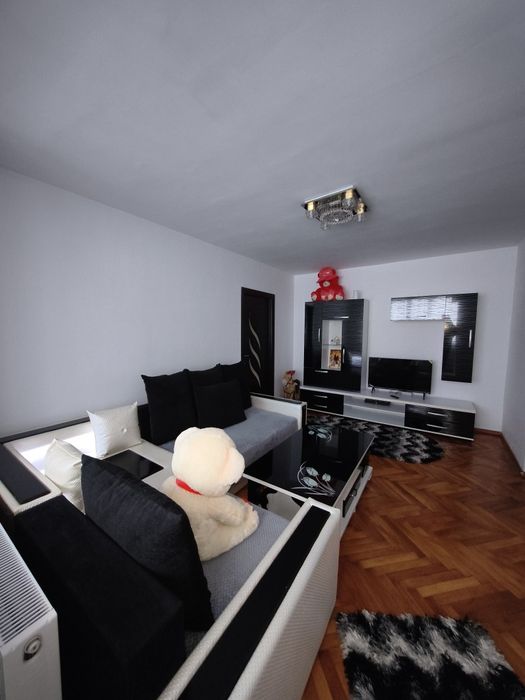 Închiriez Apartament 2 camere,zonă liniștită