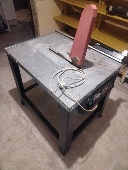 Голям немски стационарен циркуляр с режещ диск Ф 315мм
Височина на ряз