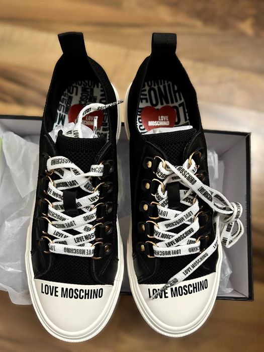 Teniși scurti, marimea 38, Love Moschino