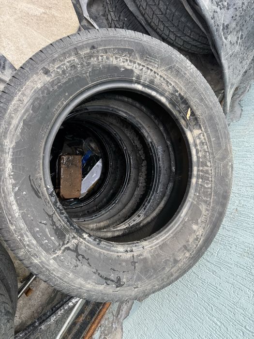 Продаю шины235 на 65 р17