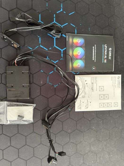 Set ventilatoare LianLi UniFan AL120 si controller(9 buc)