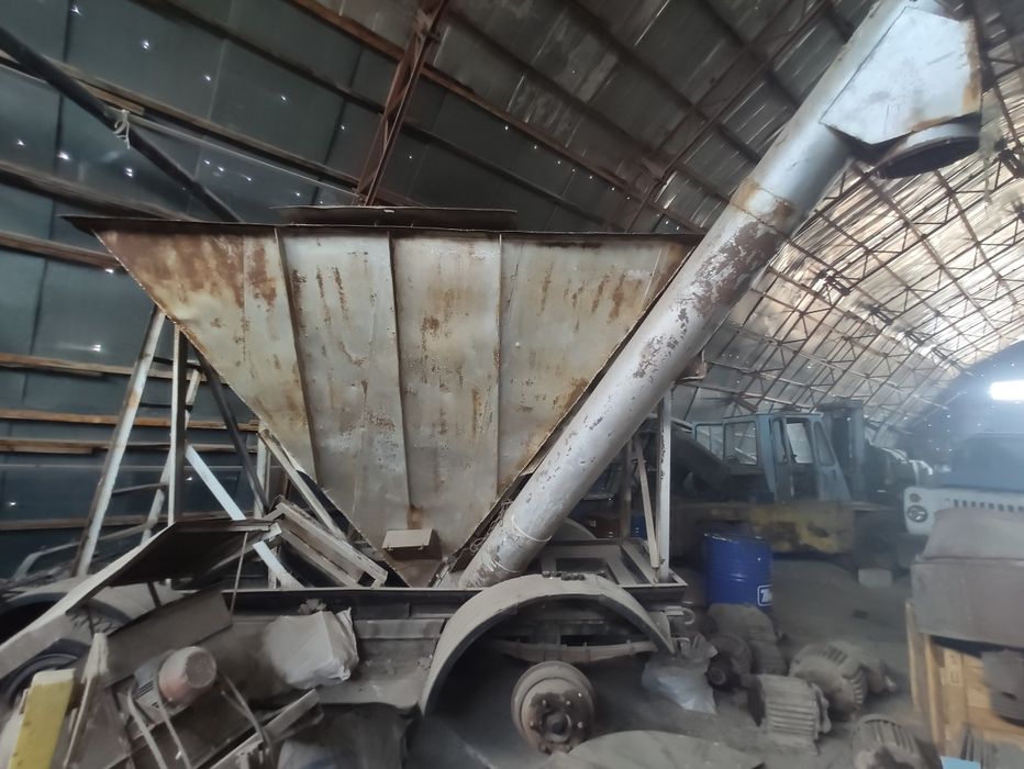 Бункер кормоподаватель