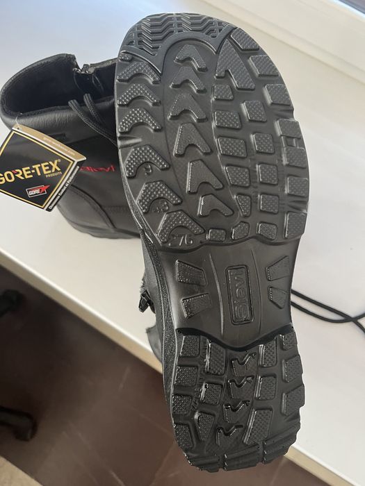 Армейские ботинки, спецобувь.