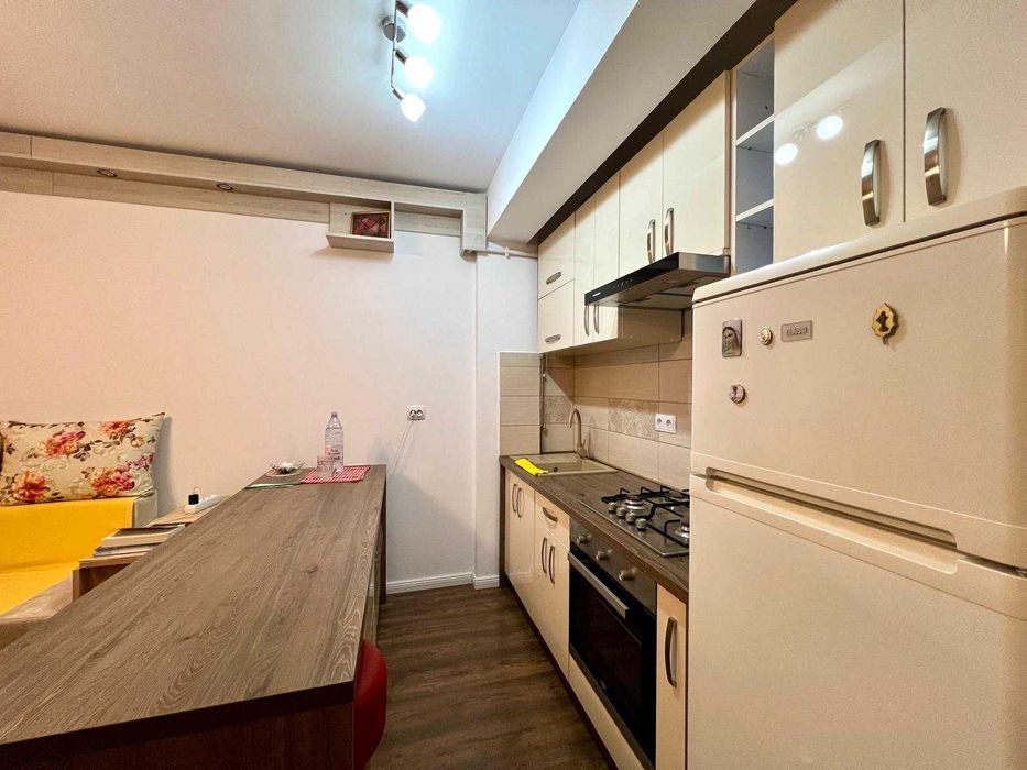 P. F Vand Apartament Sub Cetate