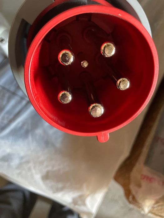 Вилка и розетка трехфазная Mennekes (Germany)