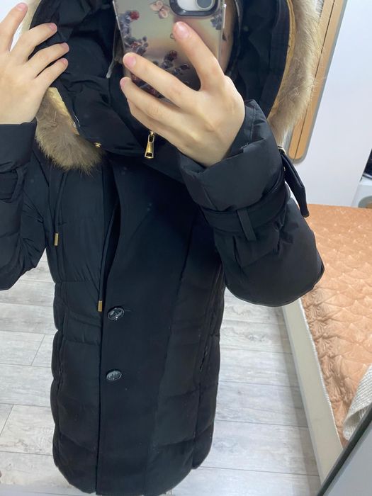 Зимний куртка, не носило, качество супер, теплый,есть ремешок