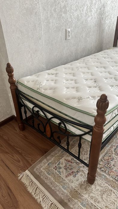 Продам кровать с матрасом