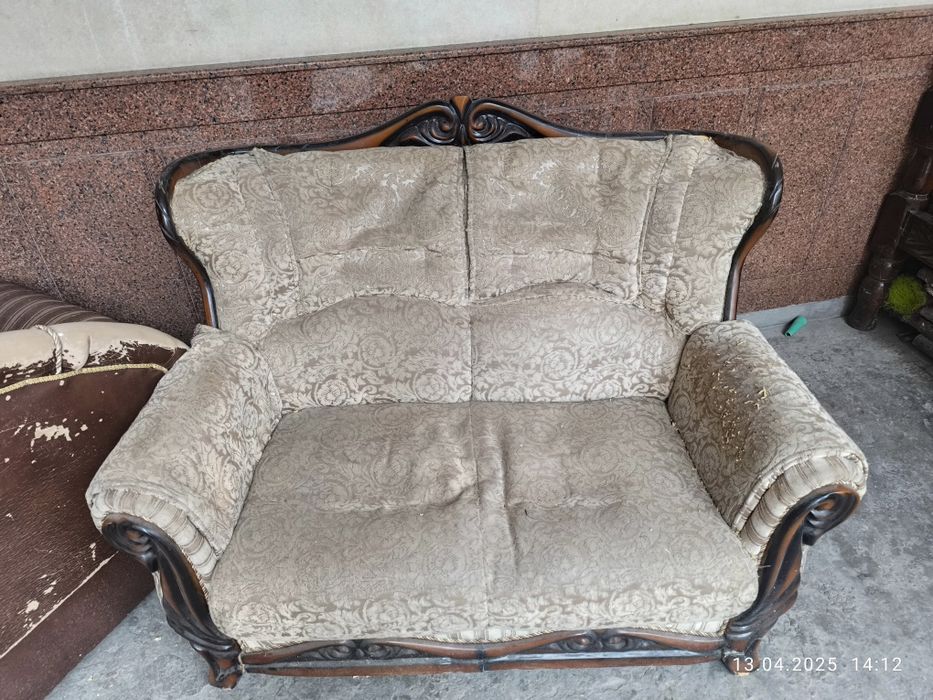 Yumshoq mebel sotiladi