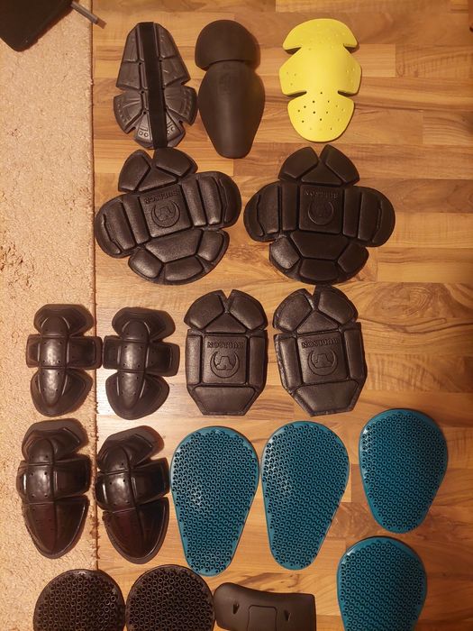 Protectii moto medii-hard ideal pentru geaca moto,atv,enduro