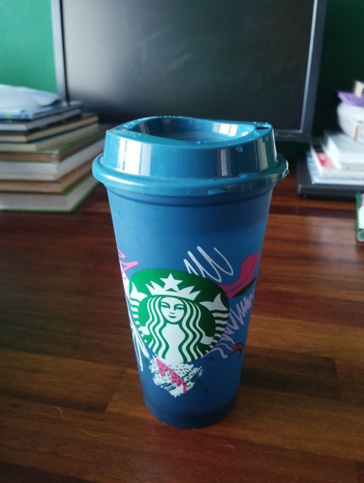 Пластмасова чаша за кафе. Оригинална е.