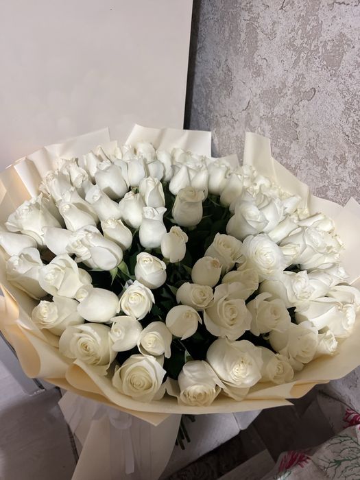 Срочно продам белые розы