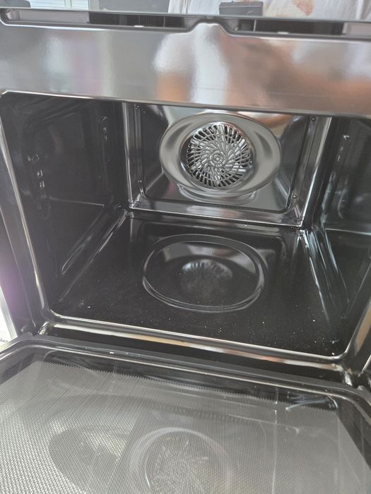 Фурна за вграждане Midea