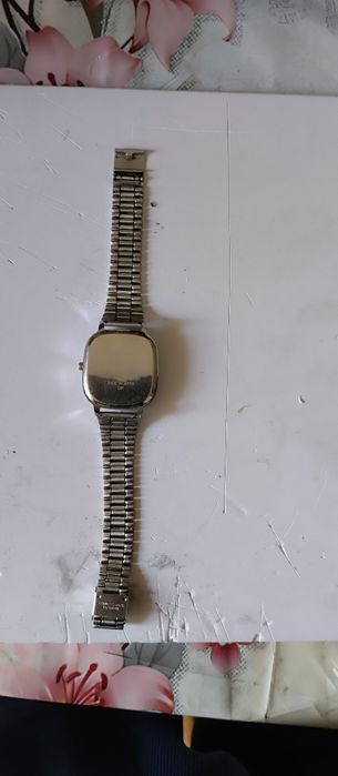 Продам часы на запчасти.