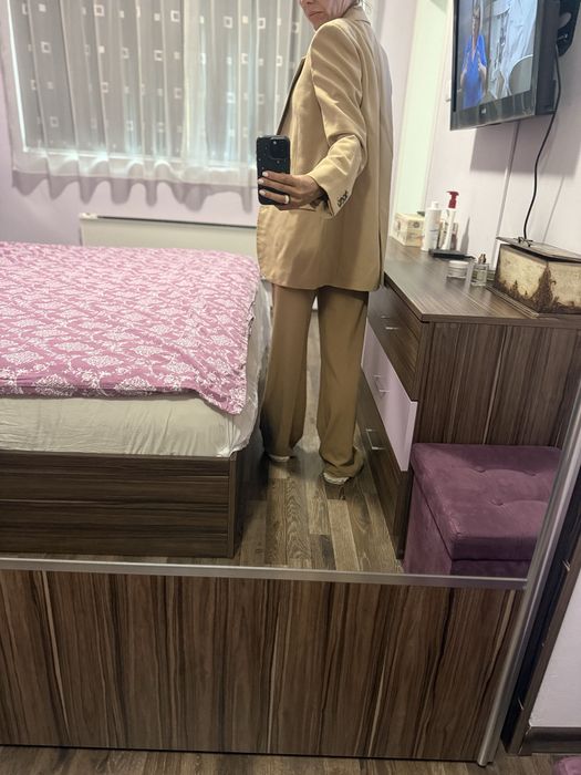 Дамски костюм,светло кафяв