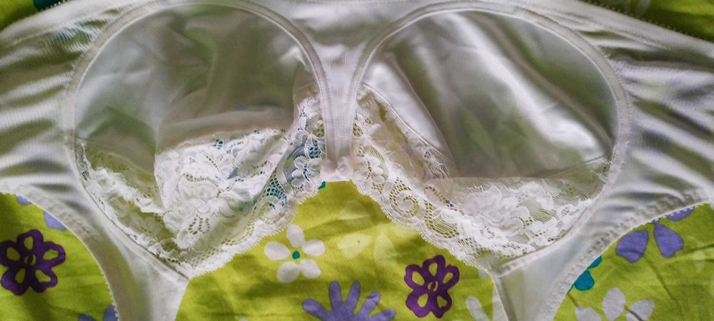 Sutien clasic cu dantela, alb cu barete late de: Triumph! Purtat 1data