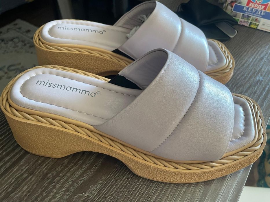 Продам туфли и шлепки. Новые