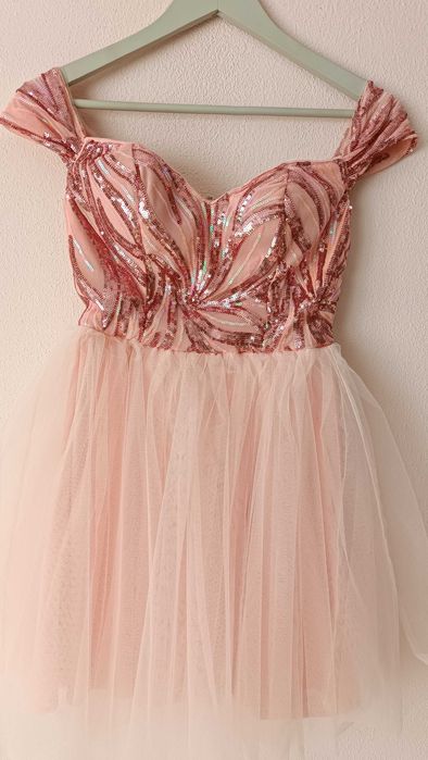 Елегантна бална рокля в розово