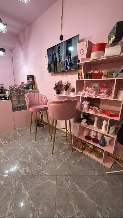 Продам цветочный с кофейней