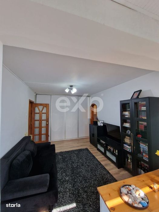Apartament 3 camere de vanzare – Micro 6, Str. Moldovei — fotografia 2
