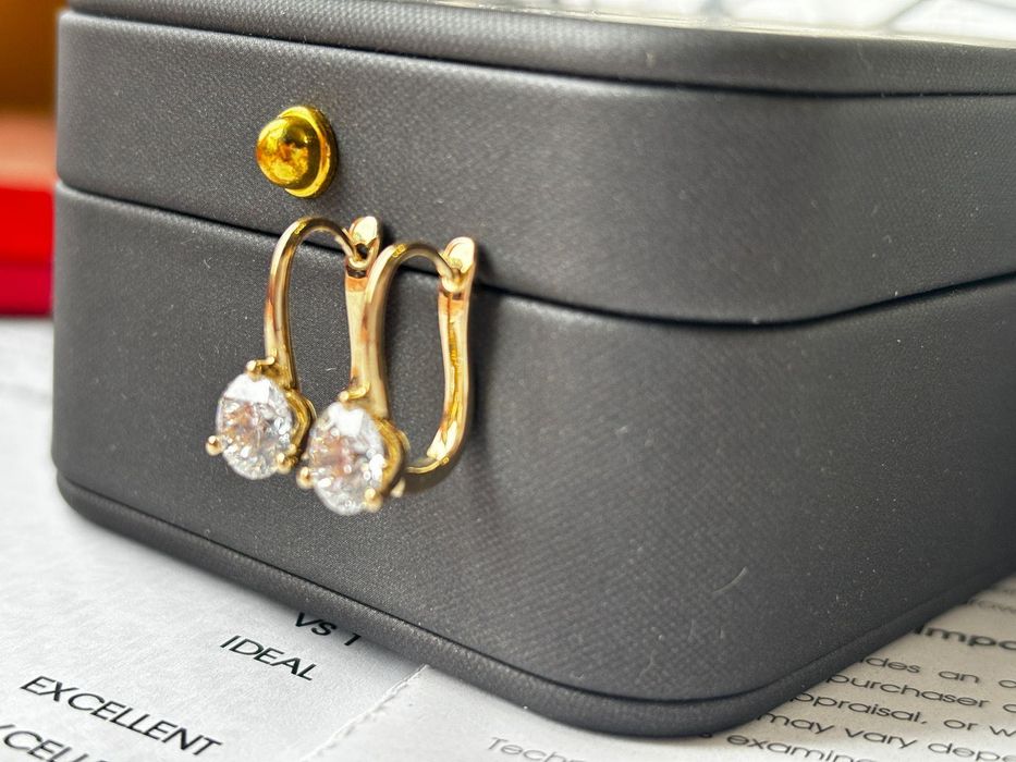 золотые серьги с бриллиантами