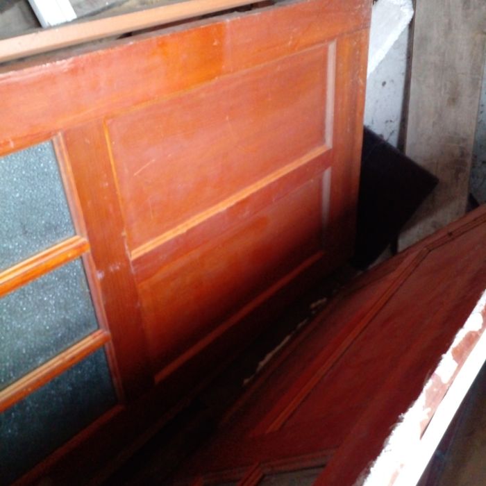 Три двери деревянные