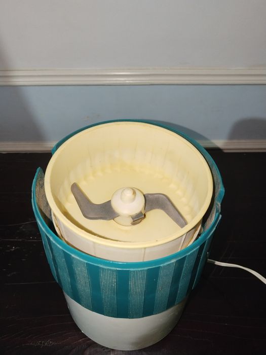 Мясорубка - измельчитель электрическая Straume Прибалтика. СССР