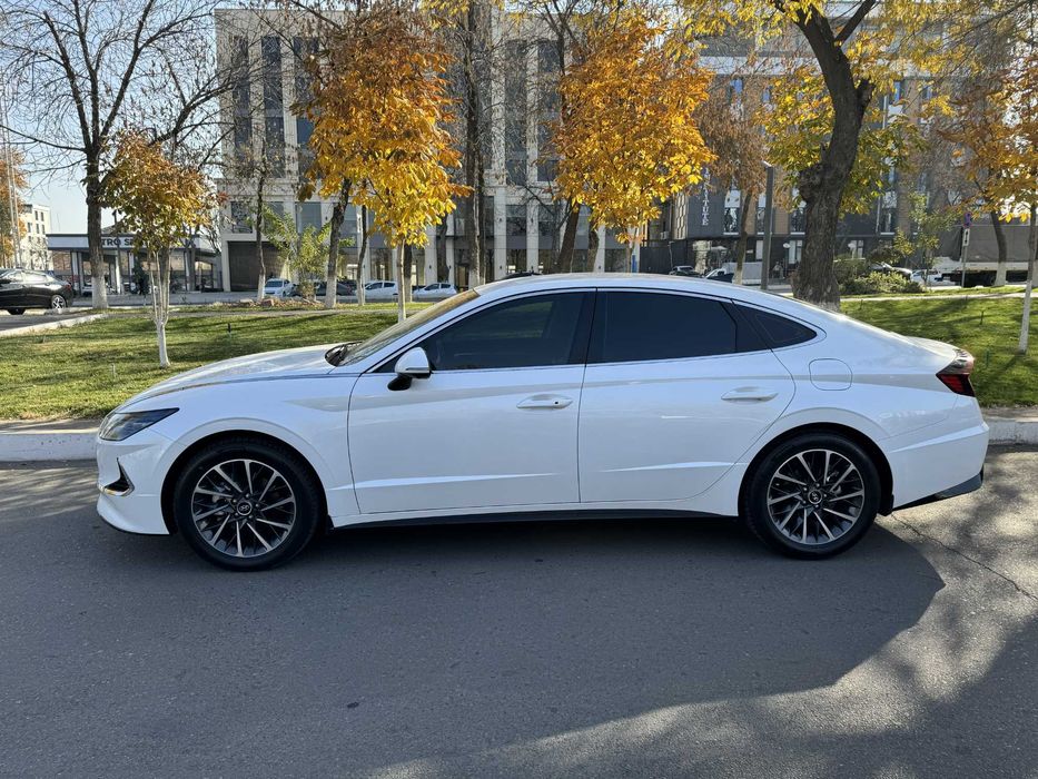 Продаю Hyundai Sonata 2.5 DN8 2020 год Рестайлинг Full 5 позиция.