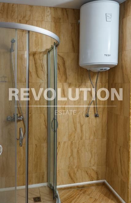 Дава се под наем Двустаен апартамент в Варна, Център - 57 кв.м за 350 € - Снимка #3