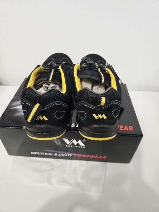 Pantofi lucru cu vârf metalic