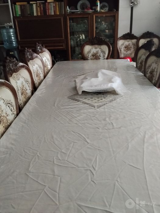 Продаю стол со стульями дубовый состояние отличное