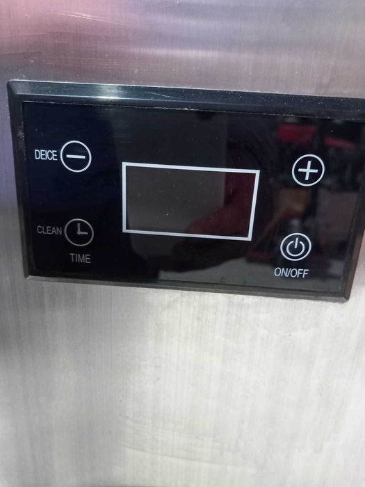 Aparat de facut cuburi de gheata