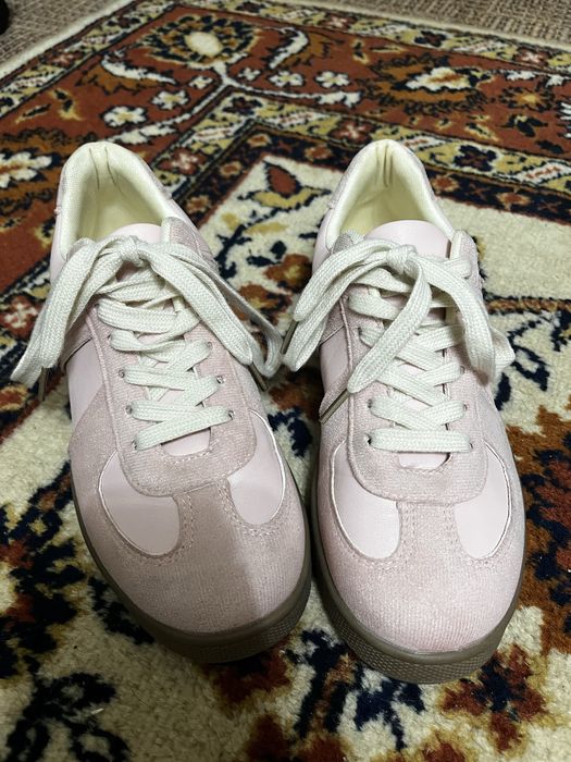 Кроссовки женские