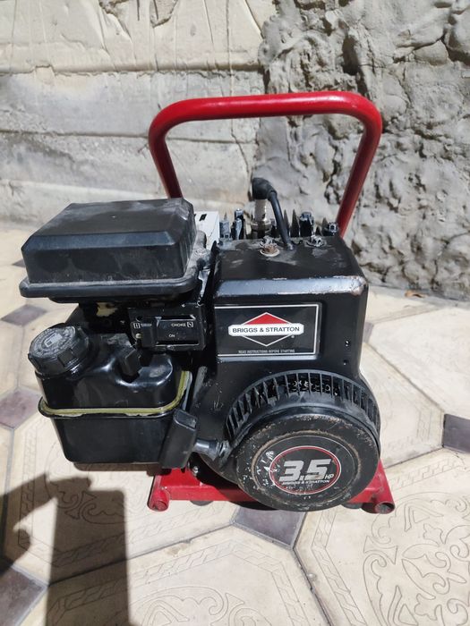 Генератор бензиновый ,мощность 1300W