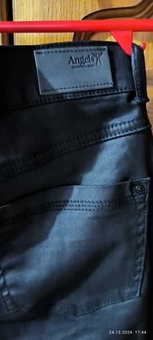 Vând blugi damă eleganți