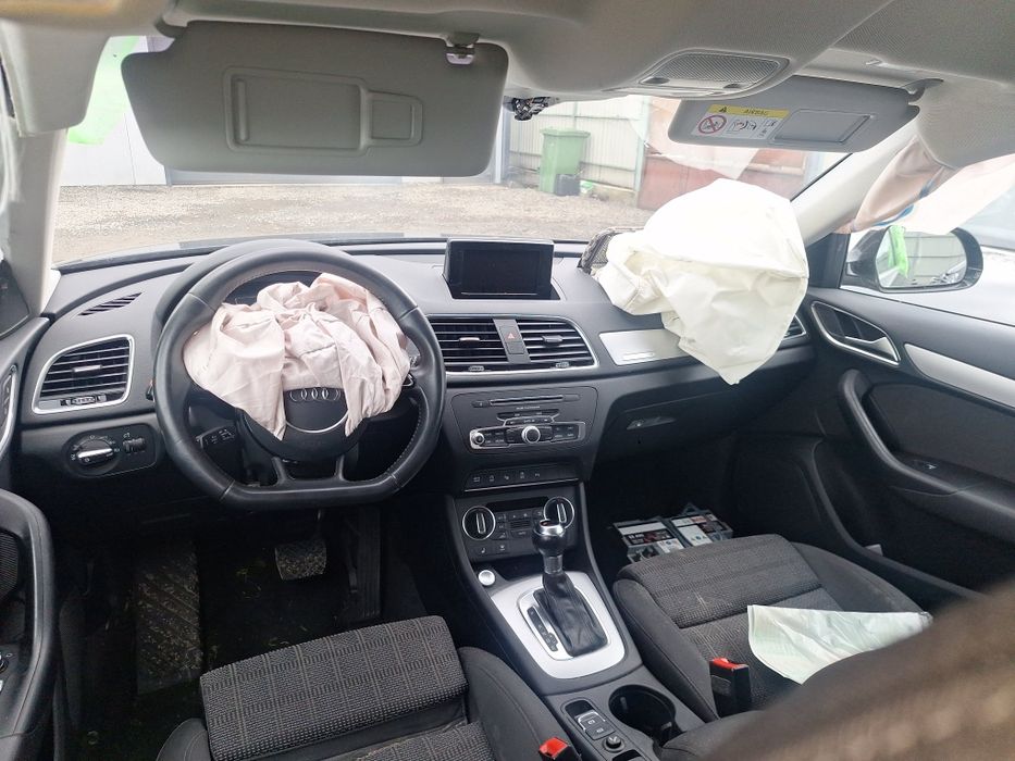 Dezmembrez Audi Q3 2.0 tdi DFT 150 cp culoare negru LY9T