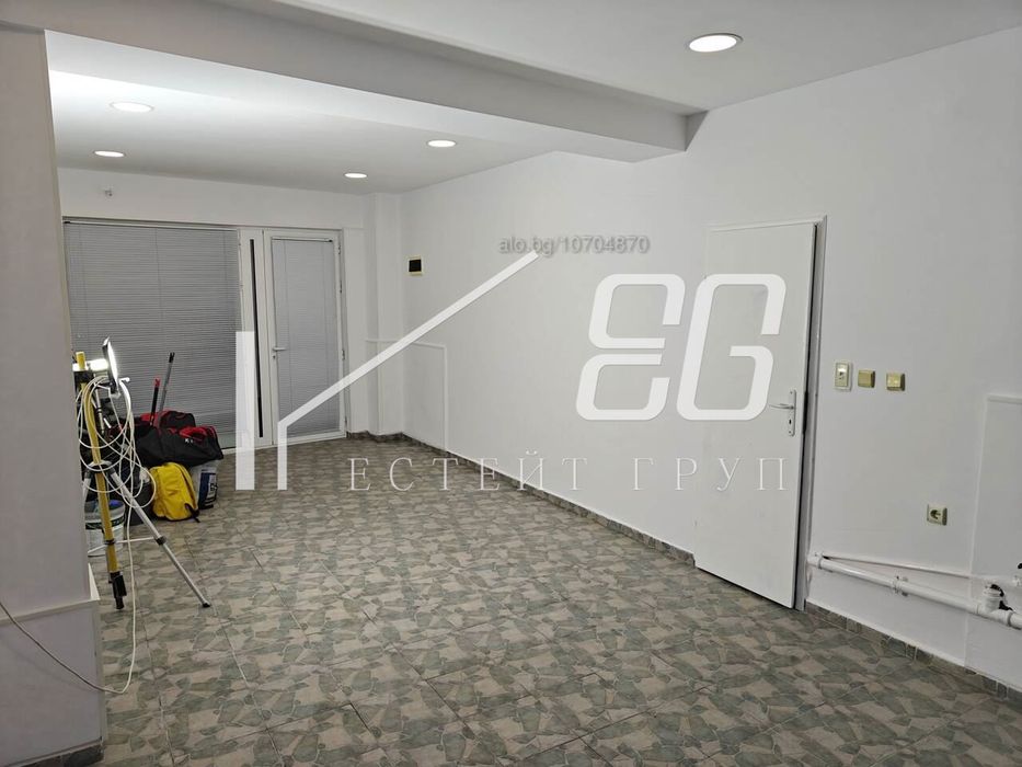 Дава се под наем Офис в Варна, Колхозен пазар - 40 кв.м за 298.86 € - Снимка #1