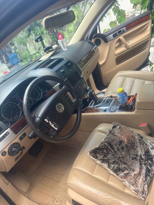 Vând Volkswagen Touareg 3.2 VR6 cu Gpl sau schimb cu Bmw Seria 1 E87