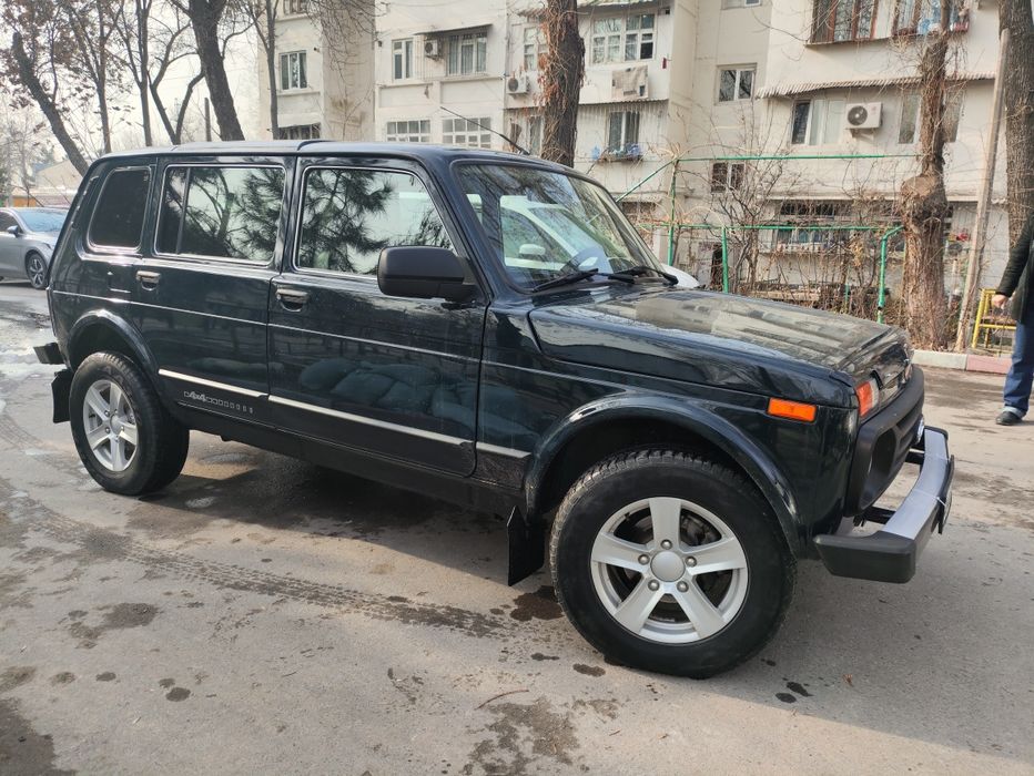 Нива легенда 4 дверная 2021 год