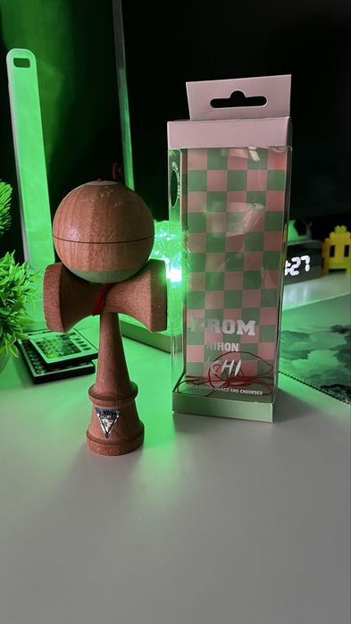 Kendama Krom Nihon “World Champ Owned” stare buna