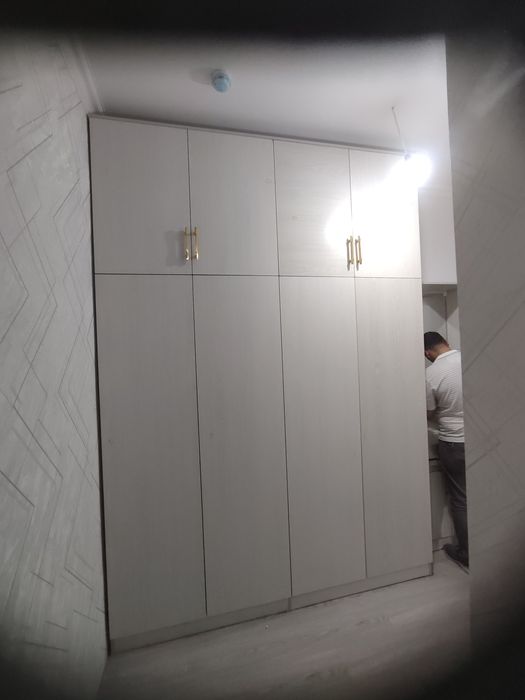 Shkaf sotiladi dastafka ustanovka bepul buladi