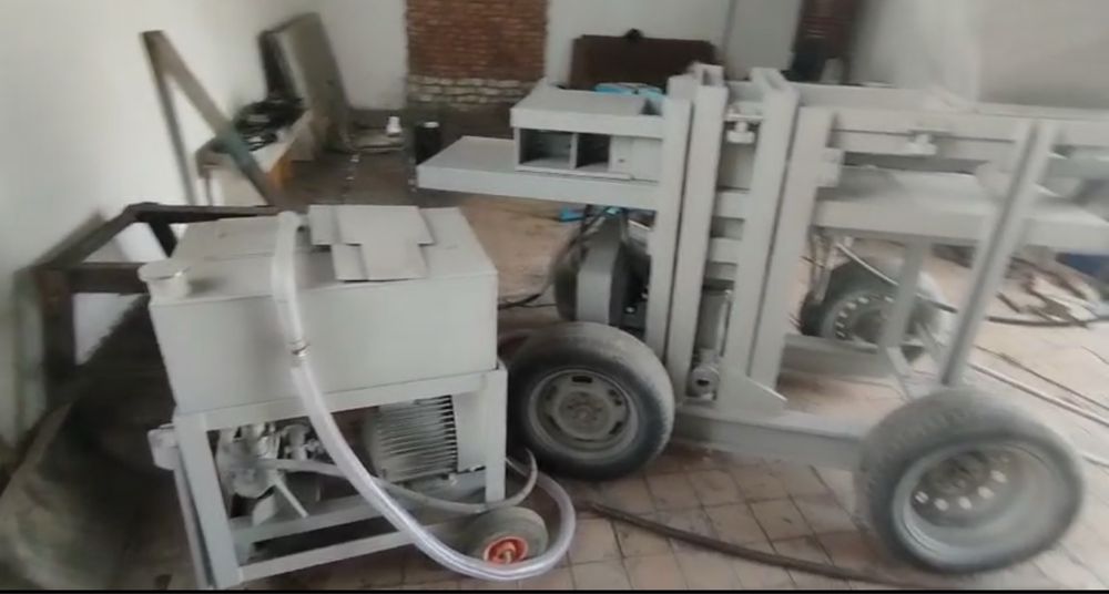 Станок  саманный кирпич