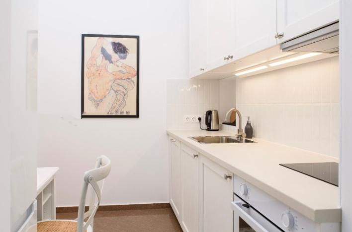 Дава се под наем Едностаен апартамент в София, Център - 27 кв.м за 450 € - Снимка #3