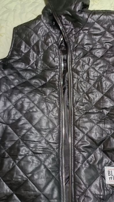 Жилетка черная с карманами