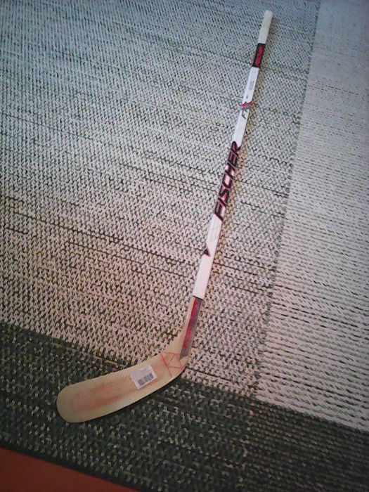 Хоккейный шлем, клюшка, гантели