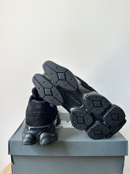New Balance 9060 Tripple Black - налични размери