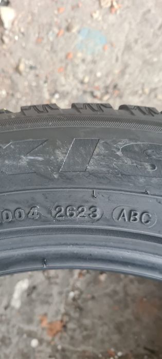 4 anvelope iarna,fata Maxxis 255/50/19,spate Falken 285/45/19.Pret/buc