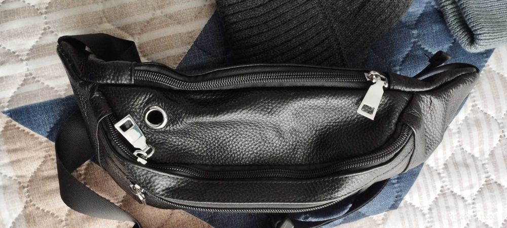 сумка на пояс  черная