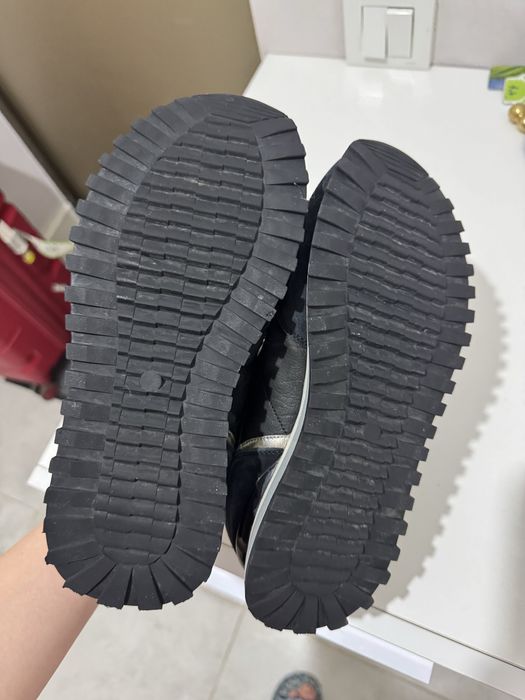 Продам кроссовки